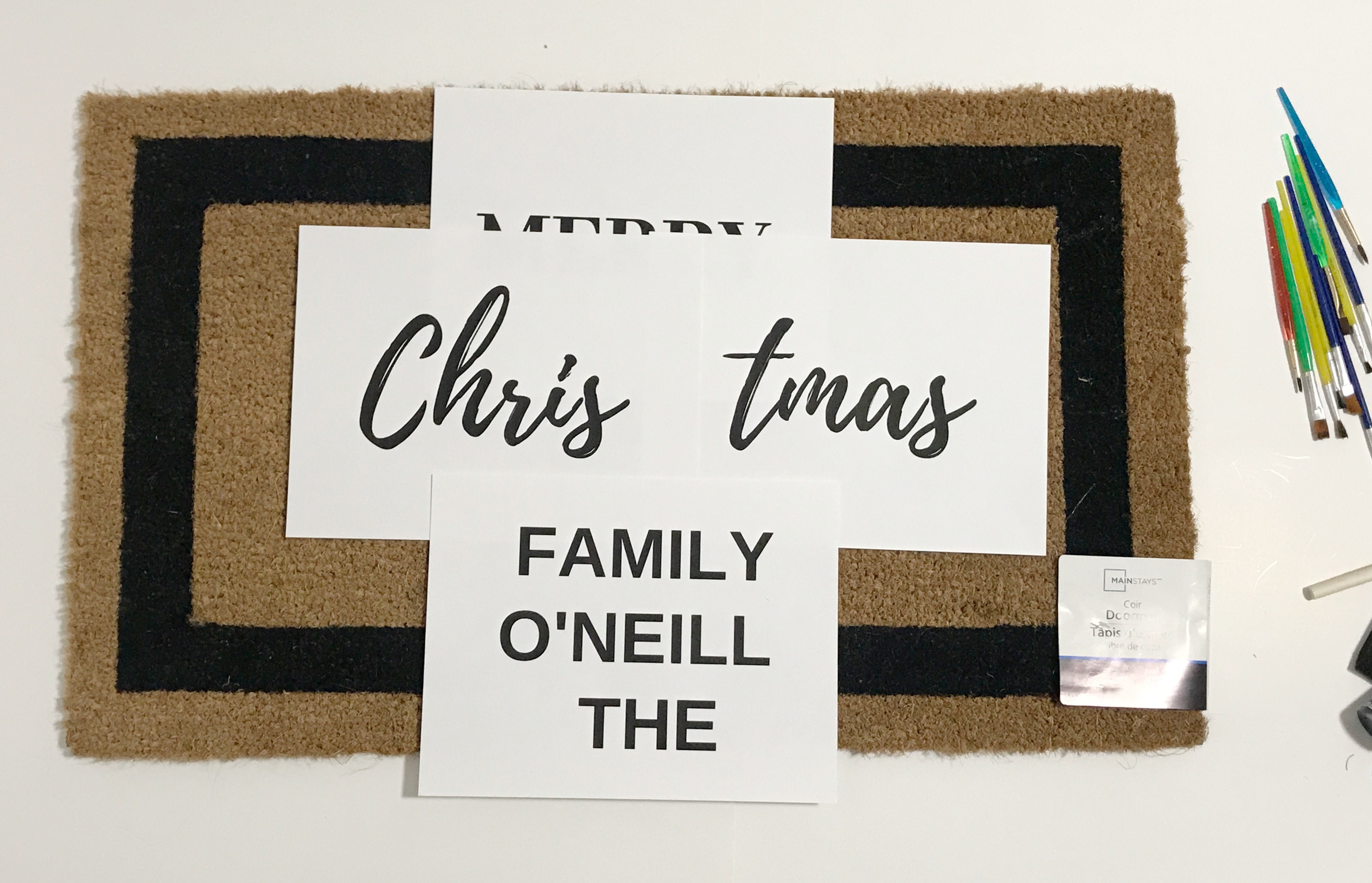 DIY Doormat #aylarianne #DIYdoormat #DIY #christmasdoormat