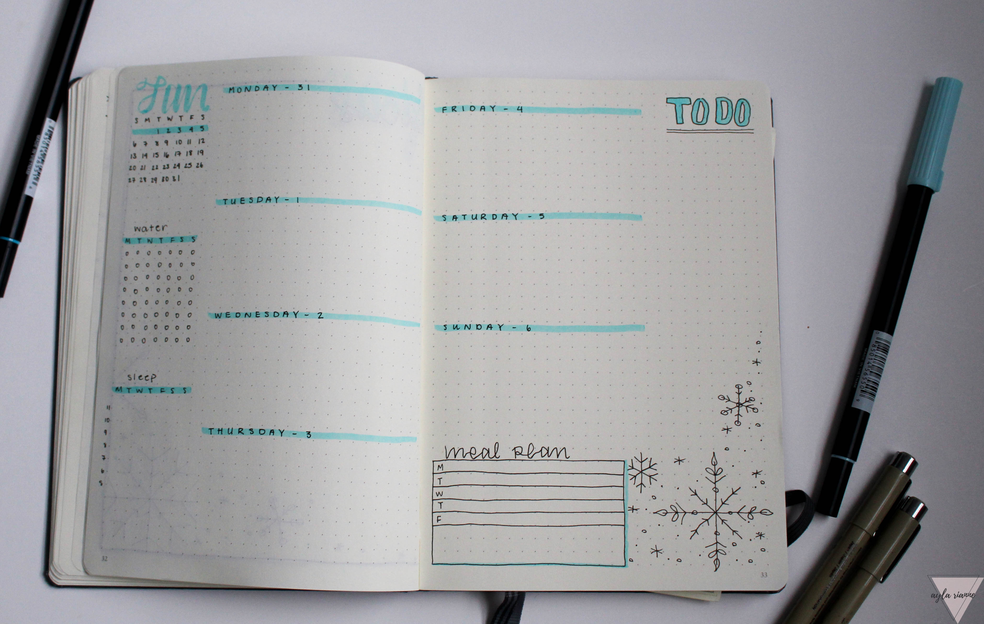 Snow Theme Weekly Spread Bullet Journal #aylarianne #bulletjournal #snowbulletjournal #weeklyspread