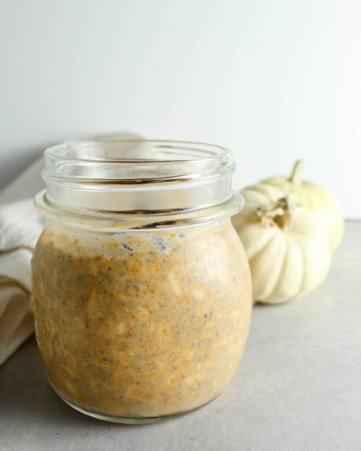 a jar of pumpkin pie overnight oats