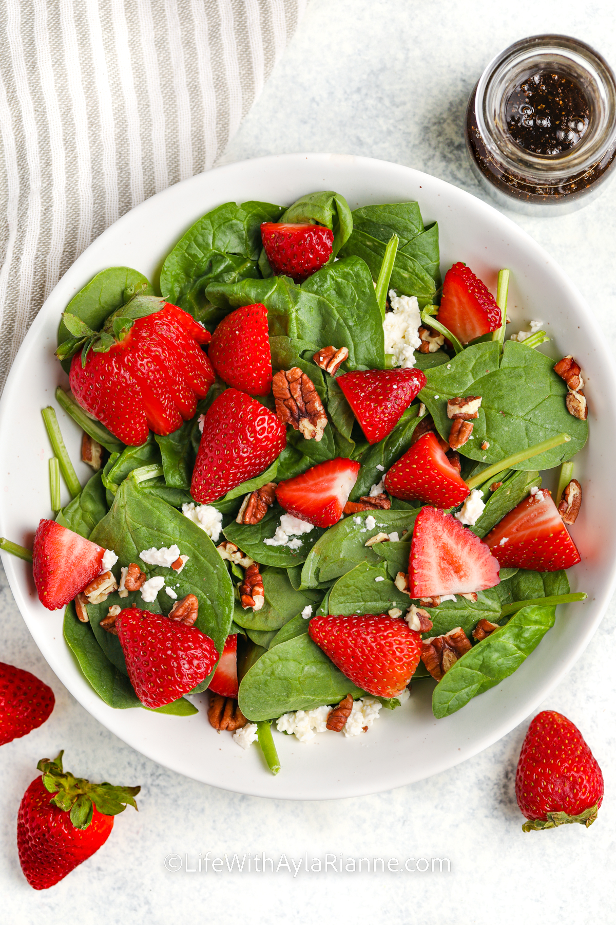 https://aylarianne.com/wp-content/uploads/2023/06/Strawberry-Spinach-Salad-Recipe-SpendWithPennies-1.jpg