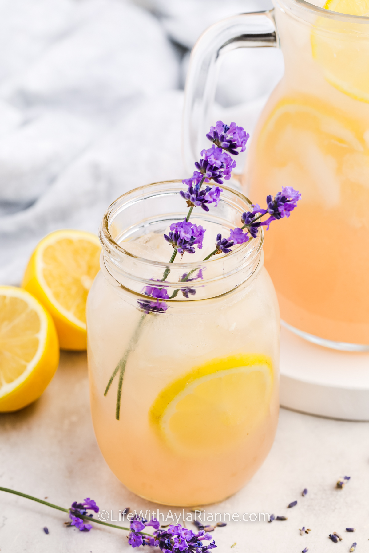 Lavender Lemonade Recipe with lemon slices